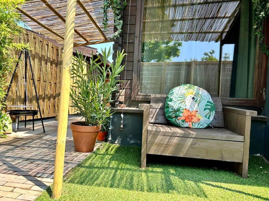 Jungle Style Lodge With Jacuzzi ,Sauna And Garden Near Amsterdam Vijfhuizen Ngoại thất bức ảnh