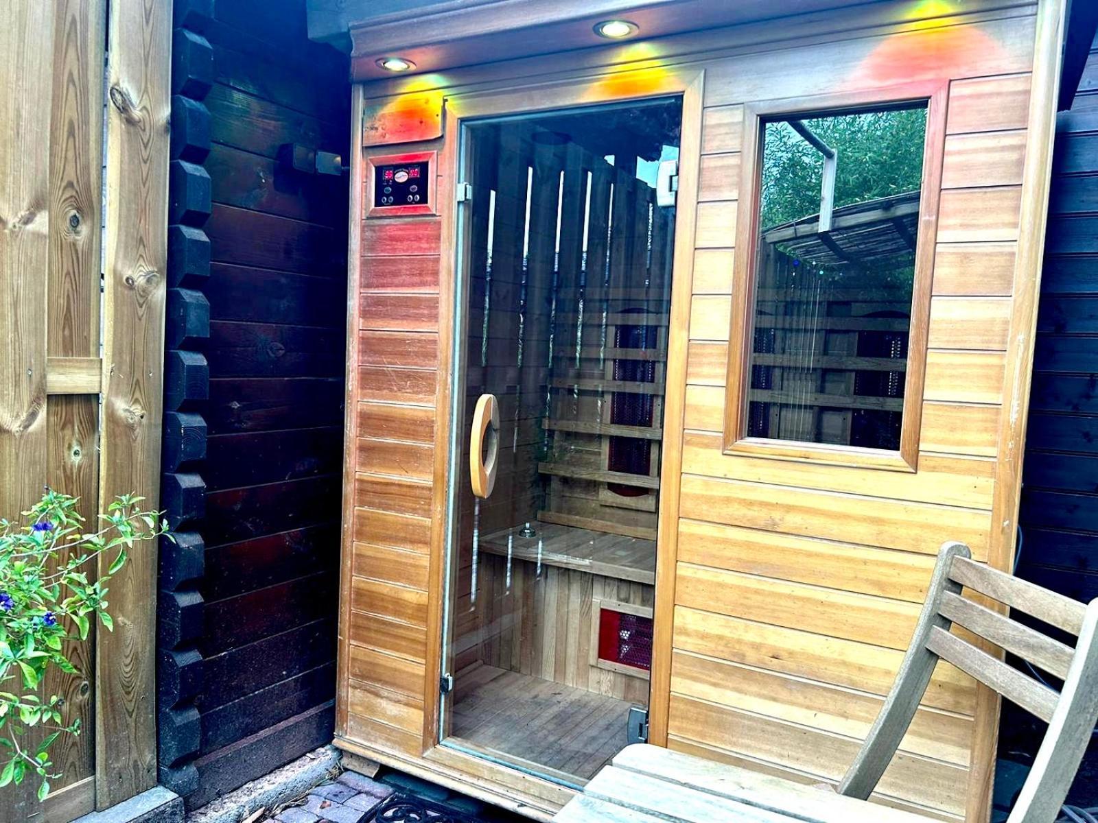 Jungle Style Lodge With Jacuzzi ,Sauna And Garden Near Amsterdam Vijfhuizen Ngoại thất bức ảnh
